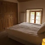 Domaine De L'age بيت للعطل Négrondes